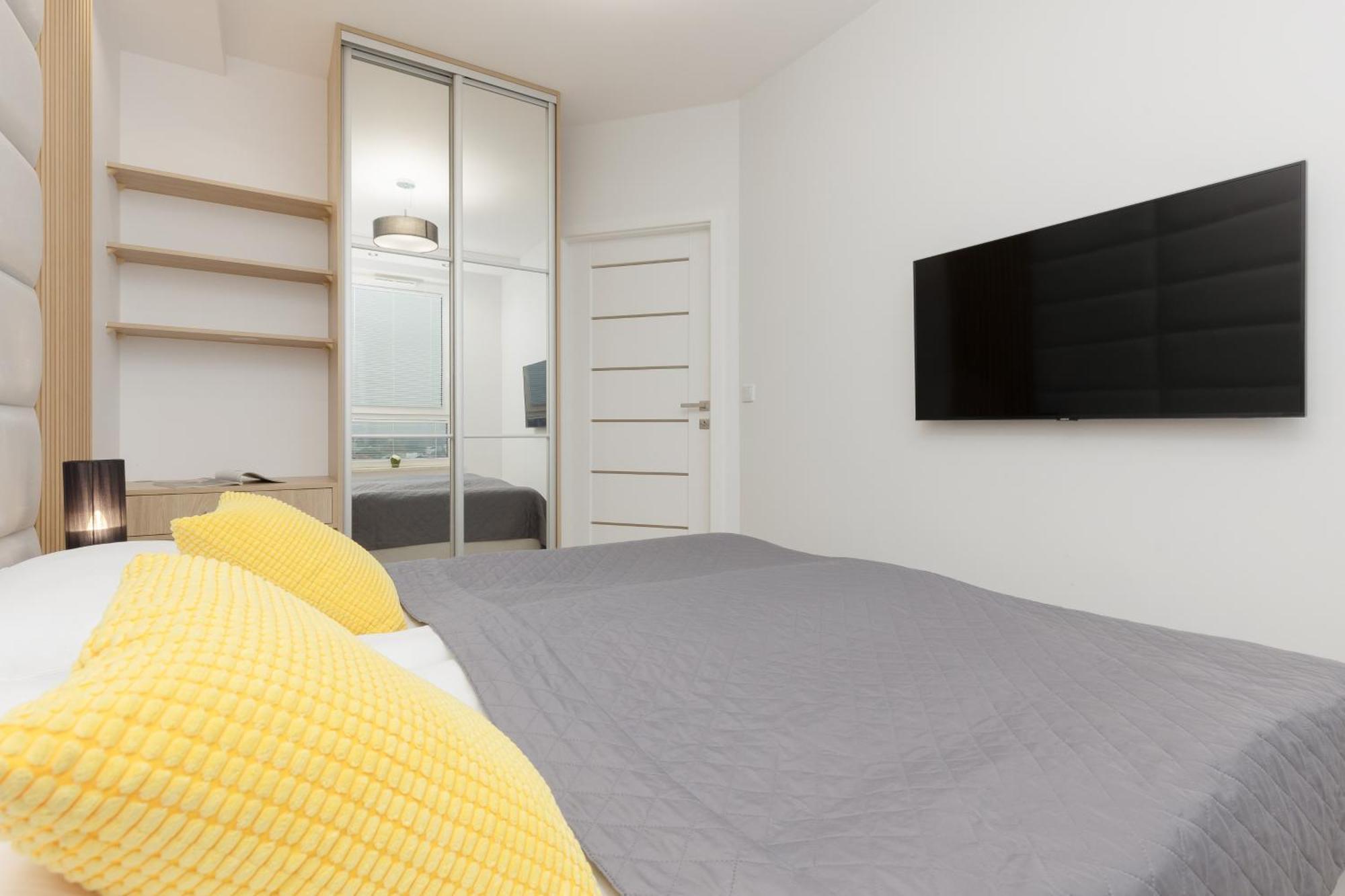 Modern Apartment With Balcony Near Aleje Jerozolimskie By Noclegi Renters Warsaw Ngoại thất bức ảnh